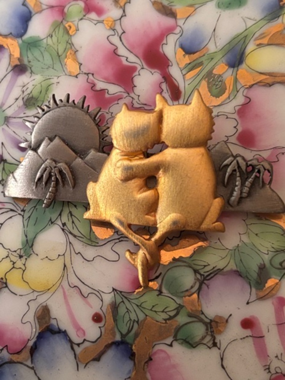 JJ JONETTE Gold and Silver Cat Couple Decorative Pet-Themed Pin